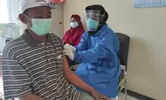 Warga Demak Antusias Ikuti Vaksinasi Dosis Kedua di Puskesmas