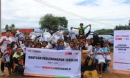 Bahagianya Anak-anak Kampung Rancanangka Dapatkan Peralatan Sekolah