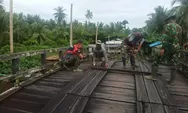 Anggota TNI Bersama Warga Kembali Bongkar Jembatan di Desa Babirah