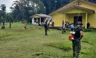 Sambut Minggu Damai, Satgas Yonif 512 Ajak Masyarakat Bersihkan Rumah Ibadah Di Perbatasan Papua