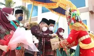 Gubernur dan Wagub Jambi, Al Haris dan Abdullah Sani,  Disambut dengan Tarian Sekapur Sirih