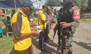 Satgas Yonif 512/QY Sosialisasikan Prokes dan Bagikan Masker Warga Di Perbatasan