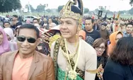 Nitilaku UGM Mahfud dan Pratikno Ikut Jalan Kaki, Ganjar Pilih Berkostum Wayang
