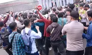 Aksi Mahasiswa Tasikmalaya Menolak Kenaikan BBM Berakhir Ricuh