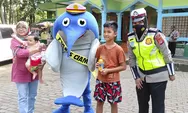 Arus Balik Mudik Lebaran 2022, Badut Zebra Hibur Pengunjung dan Pemudik di Ciamis