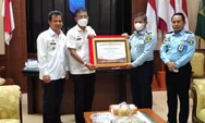 Jalin Sinergitas Dengan Lapas Ciamis, Bupati Terima Penghargaan Dari Kemenkumham RI