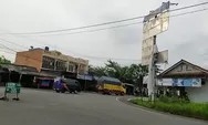 Papan Reklame Dibiarkan Rusak Mengotori Estetika Kota