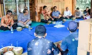 ASN Ciamis Bantu Bangun Rumah Korban Kebakaran di Kampung Adat Kuta