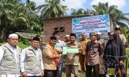 Plt Bupati Palas dan Baznas Salurkan Bantuan Bedah Rumah Layak Huni Kepada Penerima Manfaat