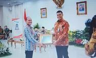 Galeri Ulos Sianipar  Medan Terima Penghargaan  Usaha Kecil Mikro Terbaik se Indonesia 