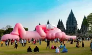 Destinasi Unik, 'KAWS: Holiday Indonesia' Memikat Wisatawan ke Candi Prambanan