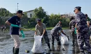 Dukung Program Kali Bersih, Prajurit TNI AL Ramai-ramai Bersihkan Sungai Code