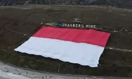 PT Freeport Indonesia memecahkan rekor dengan bendera terbesar di gunung tertinggi Indonesia