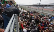 Berbaur dengan Ribuan Penonton, Ganjar Pranowo Jadi Bintang MotoGP Mandalika