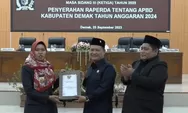 Bupati Demak Serahkan Raperda APBD Tahun 2024, Besaran Nilainya Capai Rp 2,4 Triliun