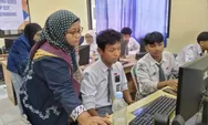 Dosen FTIK USM Berikan Pelatihan CapCut Siswa SMA Kesatrian 1 Kota Semarang
