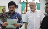 Menteri ATR Serahkan Sertifikat Gereja di NTT