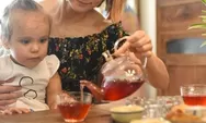 Hindari Kebiasaan Memberikan Teh pada Si Kecil. Begini Kata Dokter Spesialis Anak