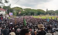 Ribuan Mahasiswa Malang Raya Bergerak Kepung Kantor DPRD, Protes Kebijakan Efisiensi Anggaran Prabowo 