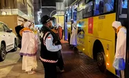 Kisah Petugas Transportasi Haji di Halte Bus, Wajib Pastikan Jemaah Tidak Salah Naik Bus