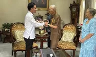 Wapres Gibran Sambangi Rumah Try Sutrisno, Sebut Silaturahmi dan Antar Undangan HUT RI   