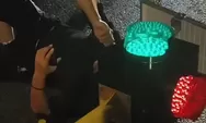 Viral Alami Kecelakaan Aneh, Kepala Pria Ini Nyangkut di Lampu Lalu Lintas, Kok Bisa?   