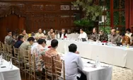 Rapat Tertutup Bareng Wapres dan Menteri di Kertanegara, Prabowo Bahas Stimulus Rakyat hingga Devisa Ekspor
