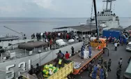 KRI Teluk Gilimanuk Angkut 200 Ton Bantuan dari Dumai untuk Korban Bencana di Aceh, Sumut, dan Sumbar