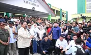 Tinjau Posko Pengungsian Langkat, Prabowo Perintahkan Percepatan Air Bersih dan Perbaikan Tanggul