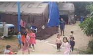 Kisah Si Vina , Anak Kecil Yang Saat ini Tidak Tahu Bahwa Rumahnya Sudah Tidak ada lagi Rata dengan Tanah Akibat Musabah Tanah Bergerak