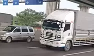 Mobil Panther “Jalan Sendiri” di Tol Japek, Aksi Sopir Wingbox Tuai Pujian