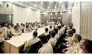 Kapolres Ende Bedah Peran Bhabinkamtibmas Lewat Evaluasi Bulanan