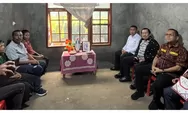 Di Hadapan Ibu dan Nenek Almarhum, Gubernur NTT Sampaikan Maaf Negara: Kematian Anak di Ngada Jadi Tamparan Nurani Kekuasaan