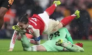 Tabrakan dengan Rekan Setim Arsenal, Anneke Borbe Ditandu Keluar Lapangan dengan Penyangga Leher