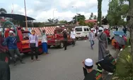 Sejumlah Anggota Damkar Jemput Jenazah Guru Zuhdi