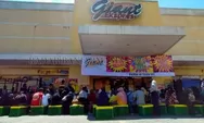 Rela Panas-panasan, Mengantre untuk Barang Diskon