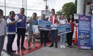 Apresiasi untuk Pelanggan, Pertamina Patra Niaga Kalimantan Bagikan Suvenir Hasil Produk Daur Ulang