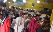 Jelang Lebaran Toko Emas Diserbu Emak-Emak