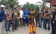 Forkompinca Bilah Hilir Semprot Disinfektan dan Bagikan BLT di Desa Sei Tampang Labuhanbatu
