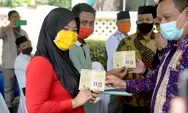 Puluhan Pasangan Nikah Masal di Sumut Pakai Masker