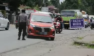 Kurangi Mobilitas, Petugas Gabungan Perintahkan Kendaraan Plat Luar Daerah Putar Balik ke Asalnya