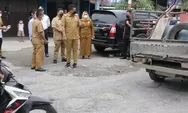 Tanggapi Keluhan Warga, Bobby Nasution Turun Langsung Tinjau Jalan Rusak di Medan Selayang