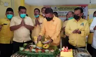 Peringati HUT ke-57, DPD II Partai Golkar Paluta Potong Tumpeng