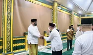 Bobby Nasution Salat Tarawih Malam Pertama di Pendopo Rumah Dinas