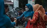 TP PKK dan DWP Paluta Bagi Takjil Gratis ke Pengguna Jalan