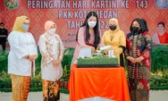 Kahiyang Ayu Ingatkan Peran Kaum Perempuan Penting Bagi Keluarga dan  Lingkungan Sosial