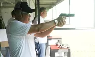 Aulia Rachman Ikuti Lomba Tembak Pistol Executive