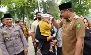 Bobby Nasution Bagikan Hewan Kurban ke Keluarga Miskin