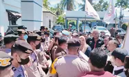 GNPK RI Dan Solidaritas Wartawan Madina Geruduk Kejari Pertanyakan Independensi