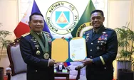 Panglima Angkatan Darat Filipina Anugerahi Kasad Tanda Kehormatan "Combat Kagitingan Badge" level tertinggi